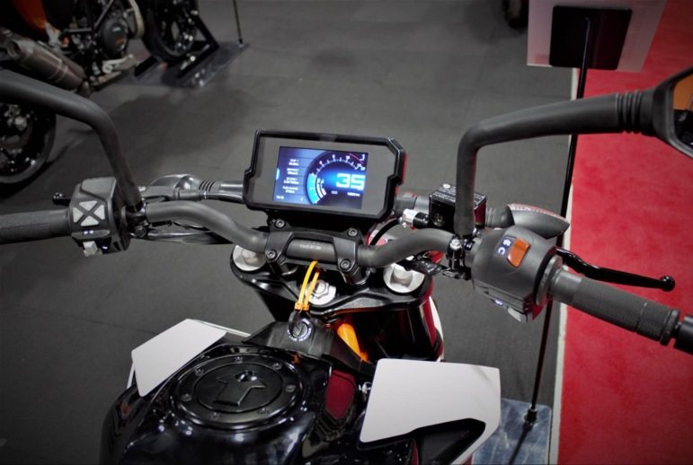 7 Motorcycle Gadgets/Accessories for Best Riding Experience