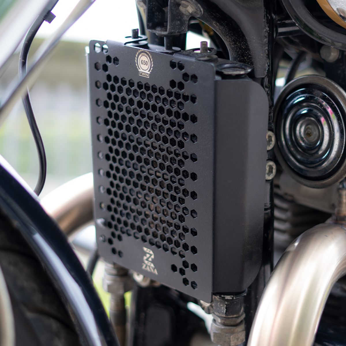 Zana Royal Enfield GT / Interceptor 650 / Bear 650 Radiator Guard Honeycomb Aluminium - Black - ZI-8062 - Zana