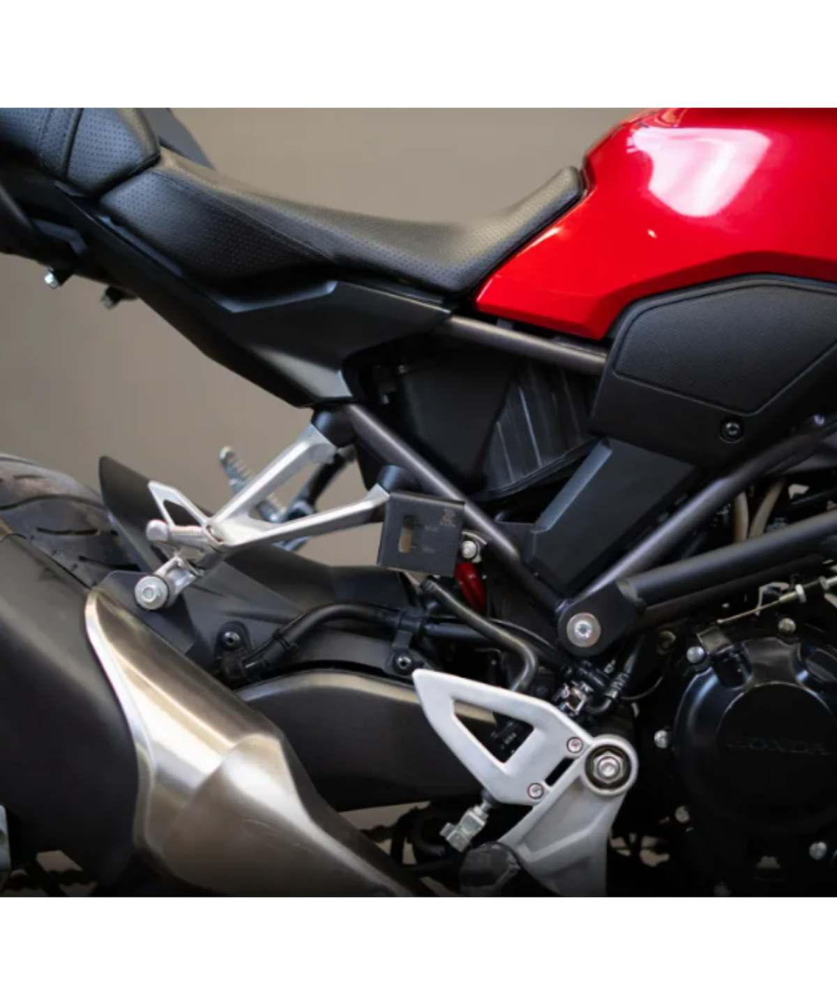 Zana Honda CB 300R / Pulsar NS400Z Rear Fluid Reservoir Cover - ZI-8250 - Zana