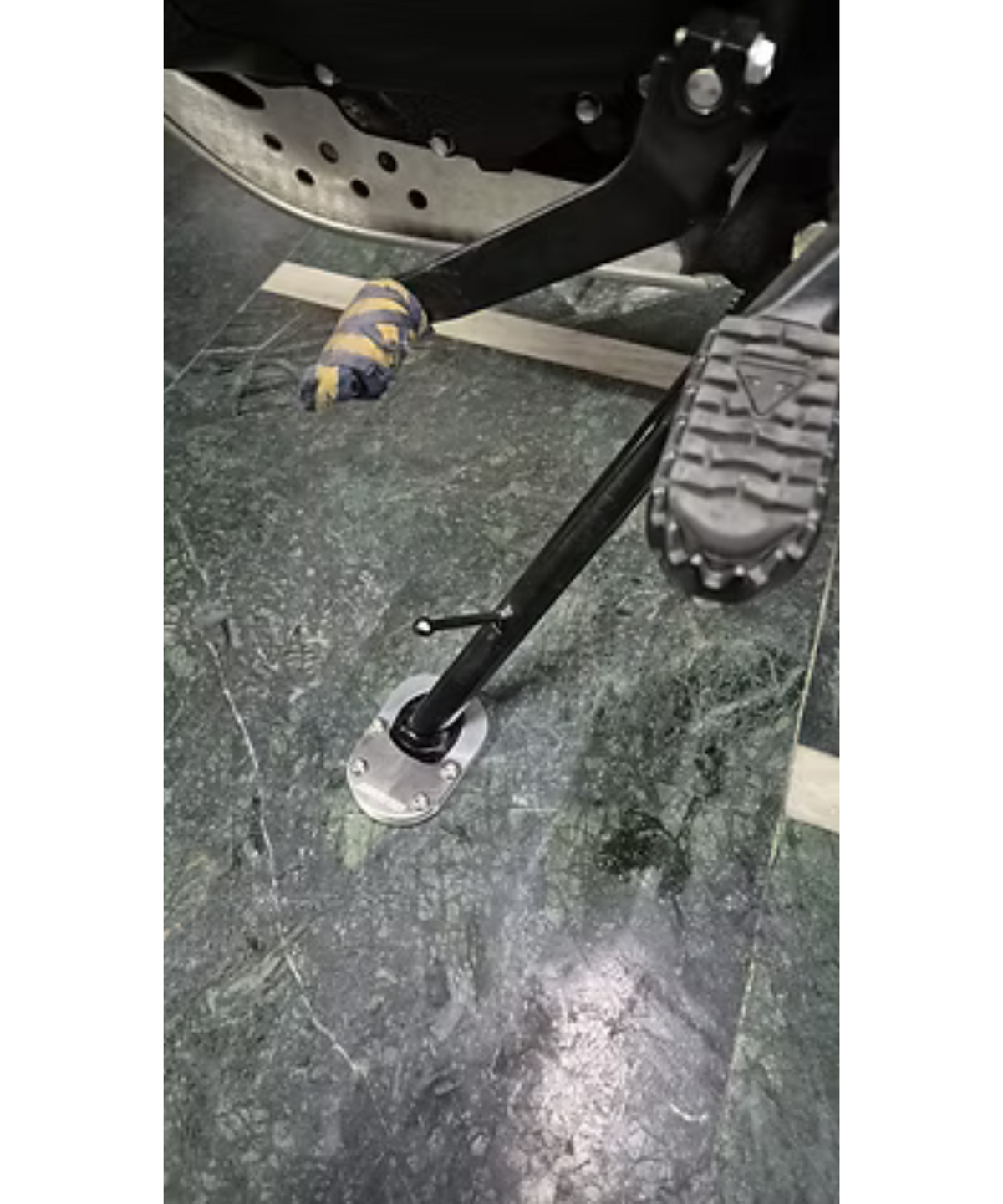 Motoverse Triumph Speed 400 / Scrambler 400X / T4 Factory Customs Bigfoot Shoe Stand Extender - MB-TRMP-S400 - Motoverse