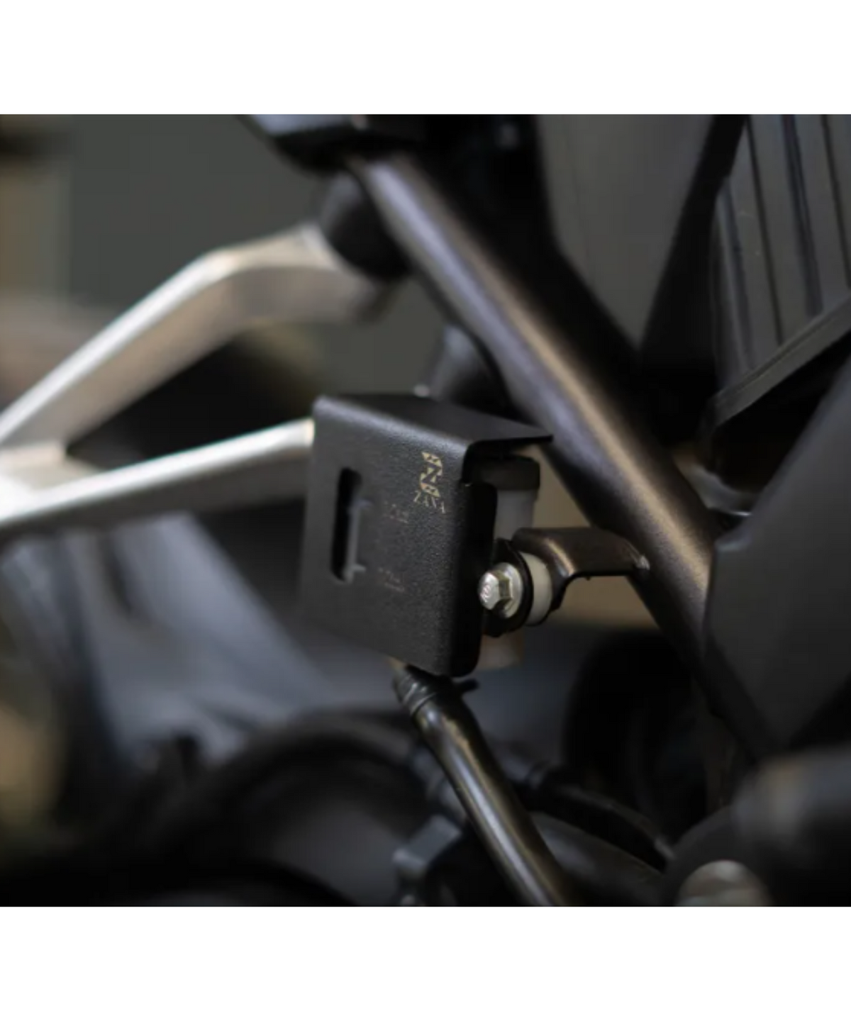 Zana Honda CB 300R / Pulsar NS400Z Rear Fluid Reservoir Cover - ZI-8250 - Zana