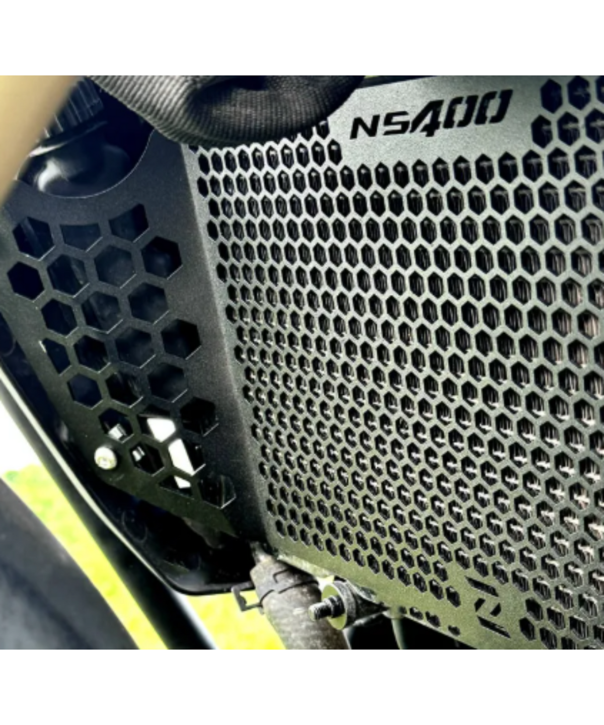 Zana Pulsar NS400Z Radiator Guard Honeycomb - Black - ZI-8516 - Zana