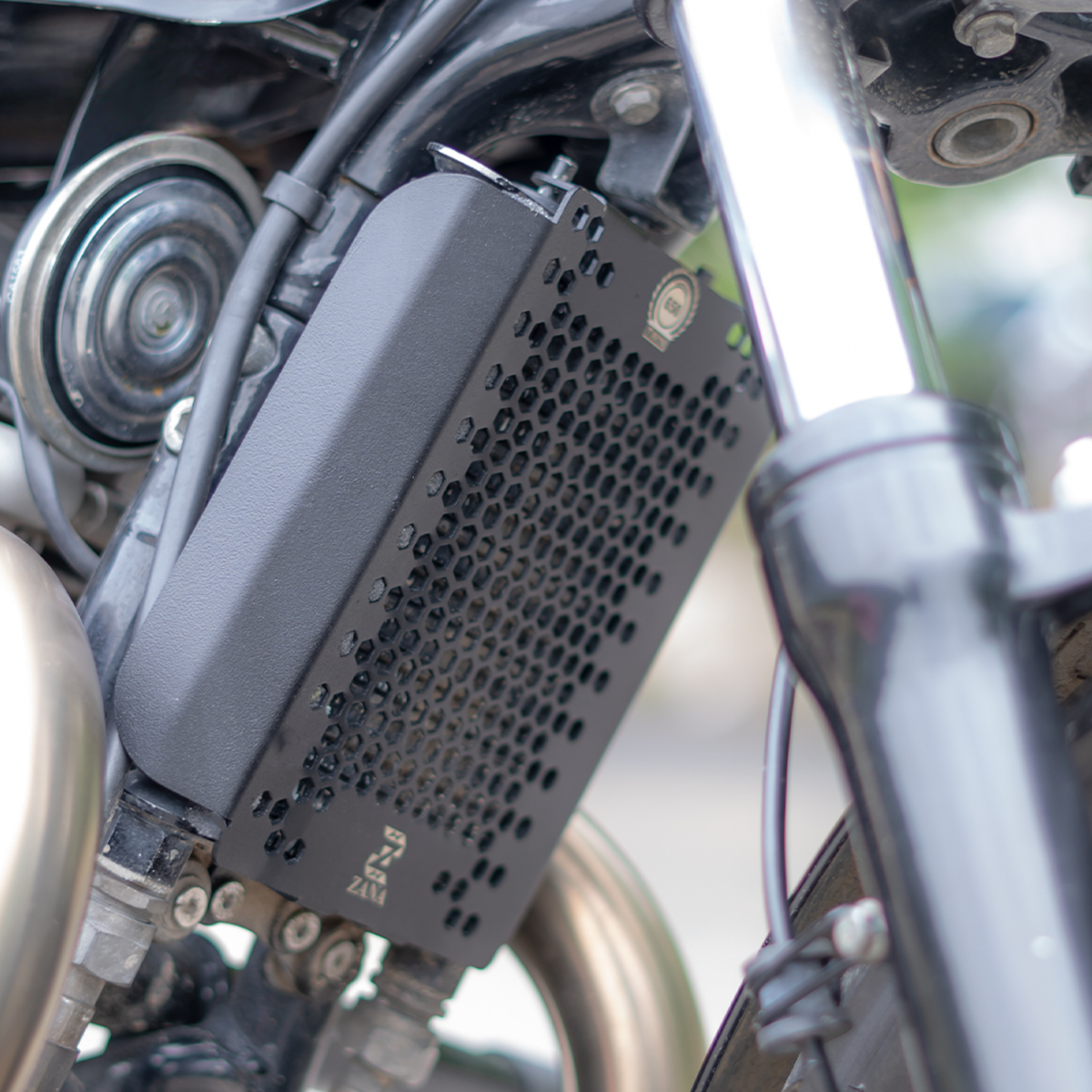 Zana Royal Enfield GT / Interceptor 650 / Bear 650 Radiator Guard Honeycomb Aluminium - Black - ZI-8062 - Zana