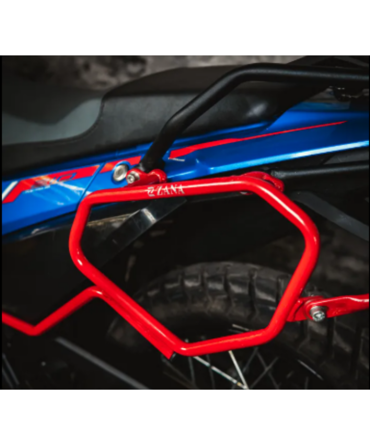 Zana Xpulse 210 Saddle Stay - Red - ZI-8598 - Zana