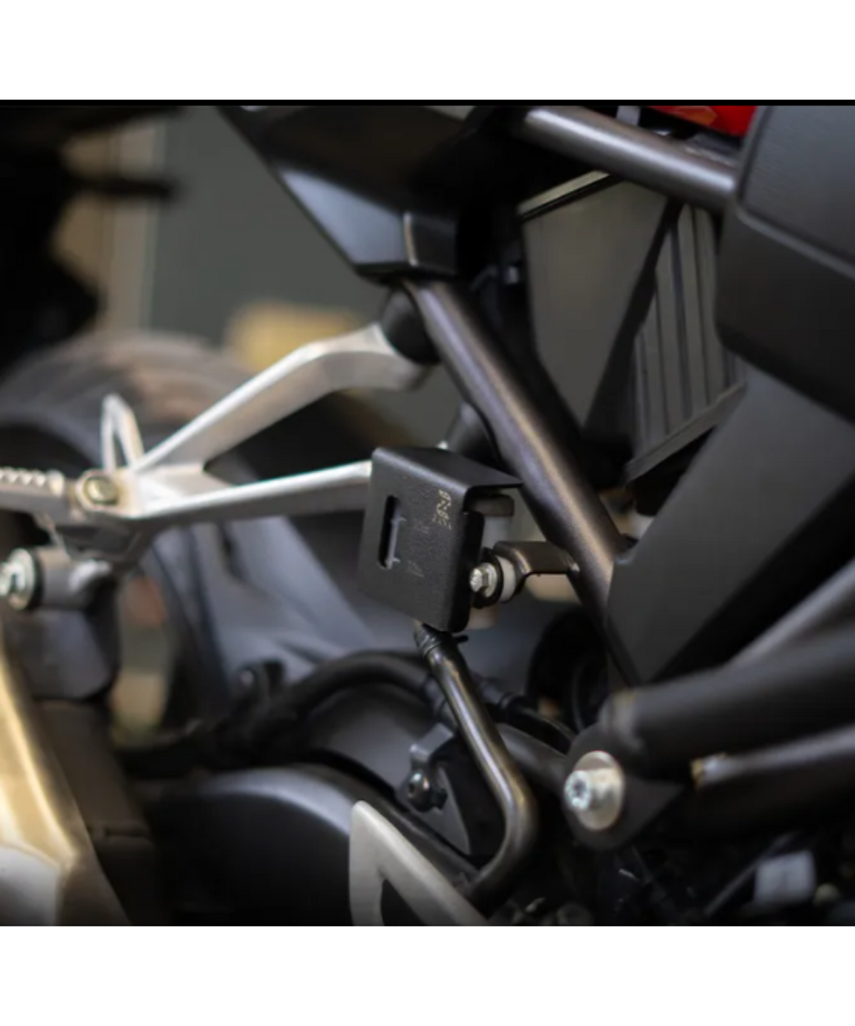 Zana Honda CB 300R / Pulsar NS400Z Rear Fluid Reservoir Cover - ZI-8250 - Zana